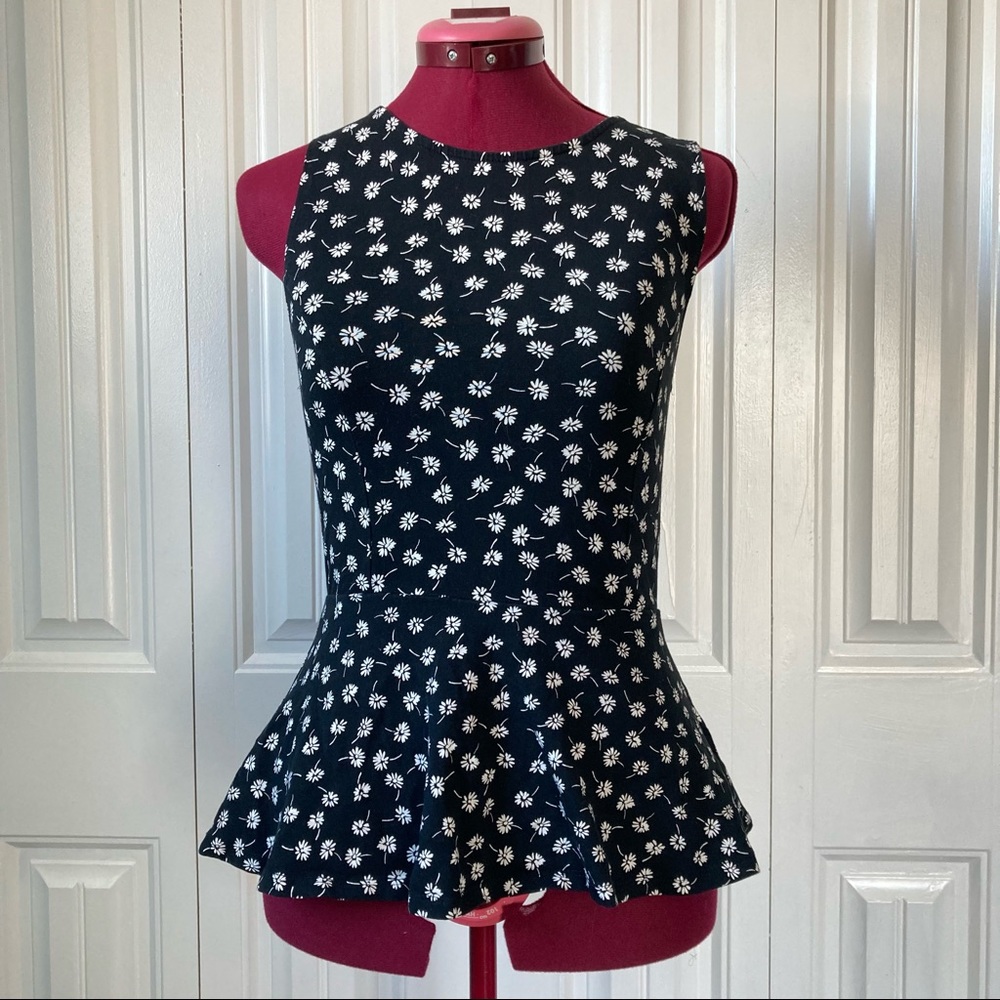 Sleeveless flaired blouse